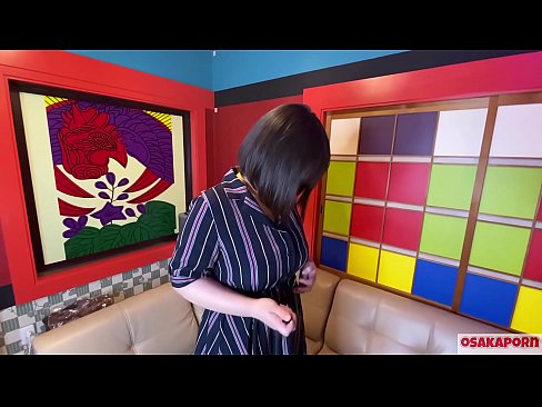 ❤️ Японска сладурана с големи цици мастурбира със секс играчки и получава оргазъм. В едно интервю тя разказва за опита си в чукането. Огромни цици и космати путка стенат силно. Osakaporn Красиво порно в bg.mysexgamer.ru